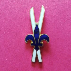Vintage Quebec ski lapel pin